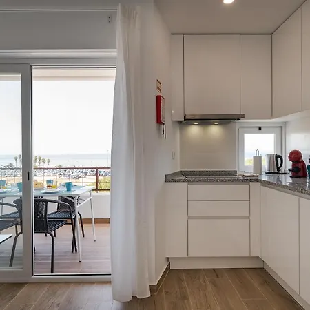 Apartment Ocean View Balcony 2-min Walk, Ac