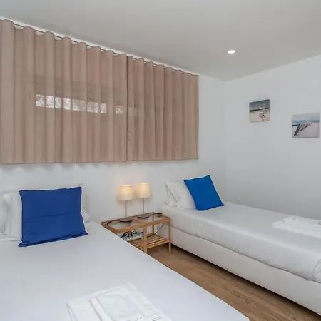 Ocean View Balcony 2-min Walk, Ac Carcavelos (Lisbon)