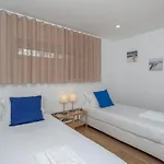 Ocean View Balcony 2-min Walk, Ac Carcavelos (Lisbon)